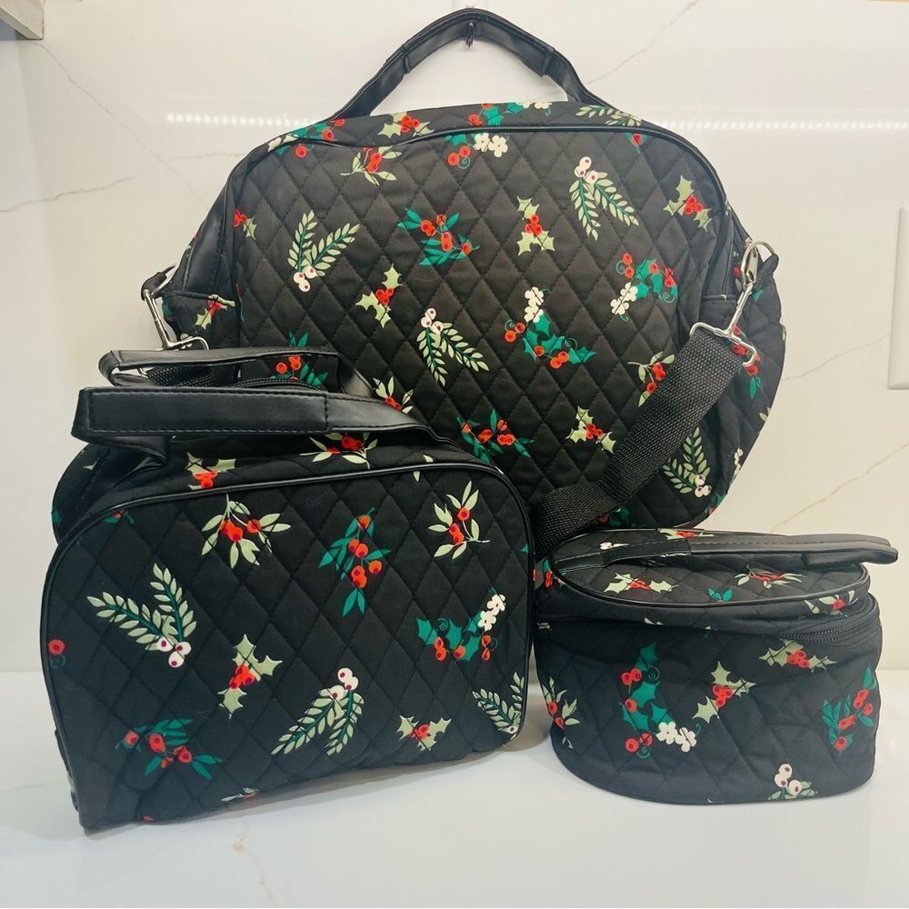 Quilted Holly Travel Set - Picture 1 of 13